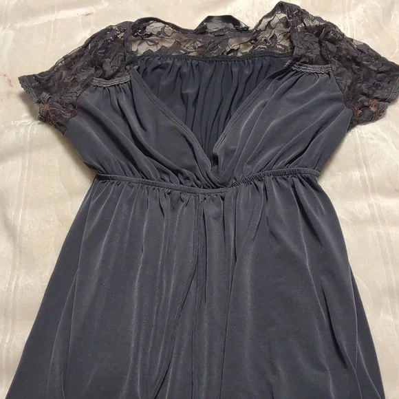 Clothes - Picture 5 of 17